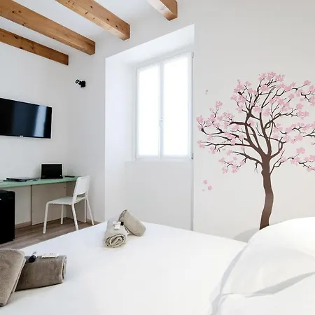 Spazio 77 - The House Of Travelers Guest house