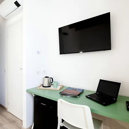 Spazio 77 - The House Of Travelers Guest house