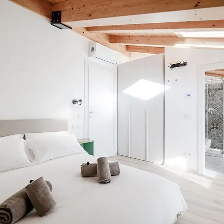 Spazio 77 - The House Of Travelers Pensjonat