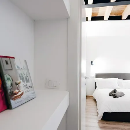 Spazio 77 - The House Of Travelers Pensjonat