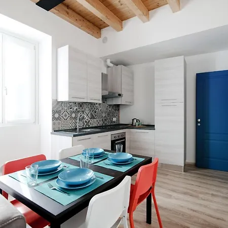 Spazio 77 - The House Of Travelers 4* Como