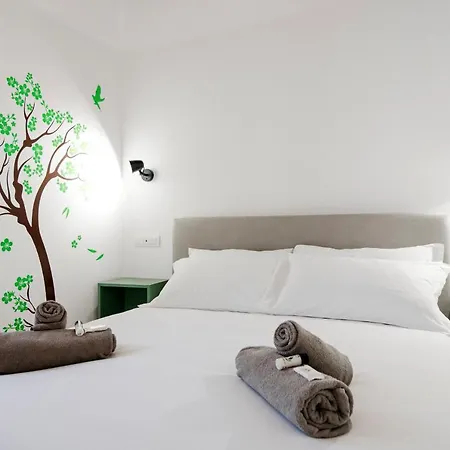 Spazio 77 - The House Of Travelers Guest house *