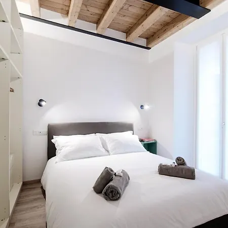 Spazio 77 - The House Of Travelers Guest house *