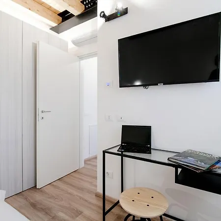 Spazio 77 - The House Of Travelers Pensjonat Como