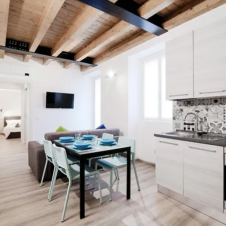 Spazio 77 - The House Of Travelers 4* 코모