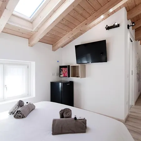 Spazio 77 - The House Of Travelers Guest house Como