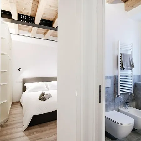 Spazio 77 - The House Of Travelers 4* 코모