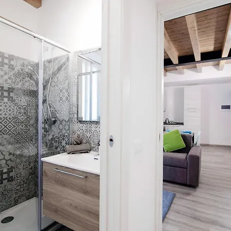 Spazio 77 - The House Of Travelers コモ