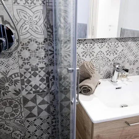 Spazio 77 - The House Of Travelers 게스트하우스 코모