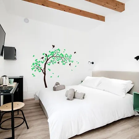 Spazio 77 - The House Of Travelers Guest house Como
