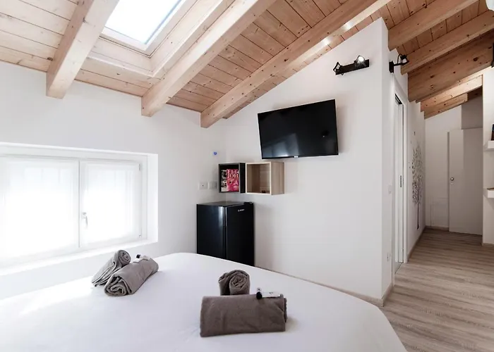 Spazio 77 - By House Of Travelers - Affittacamere Côme